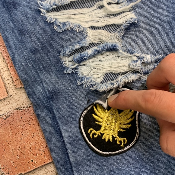 Machine patched woman’s jeans. Size 26 - Picture 7 of 12